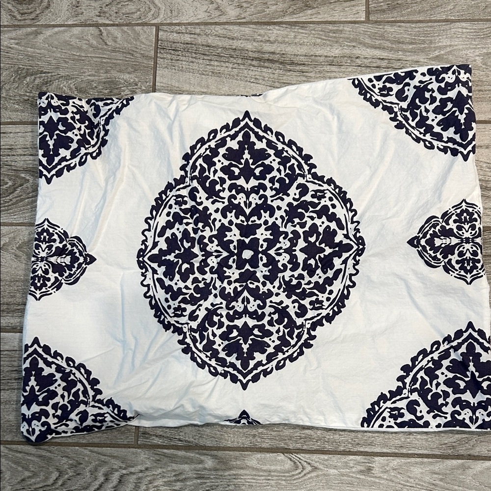 Pottery Barn Dorm Navy and White Patterned Queen Duvet & Shams